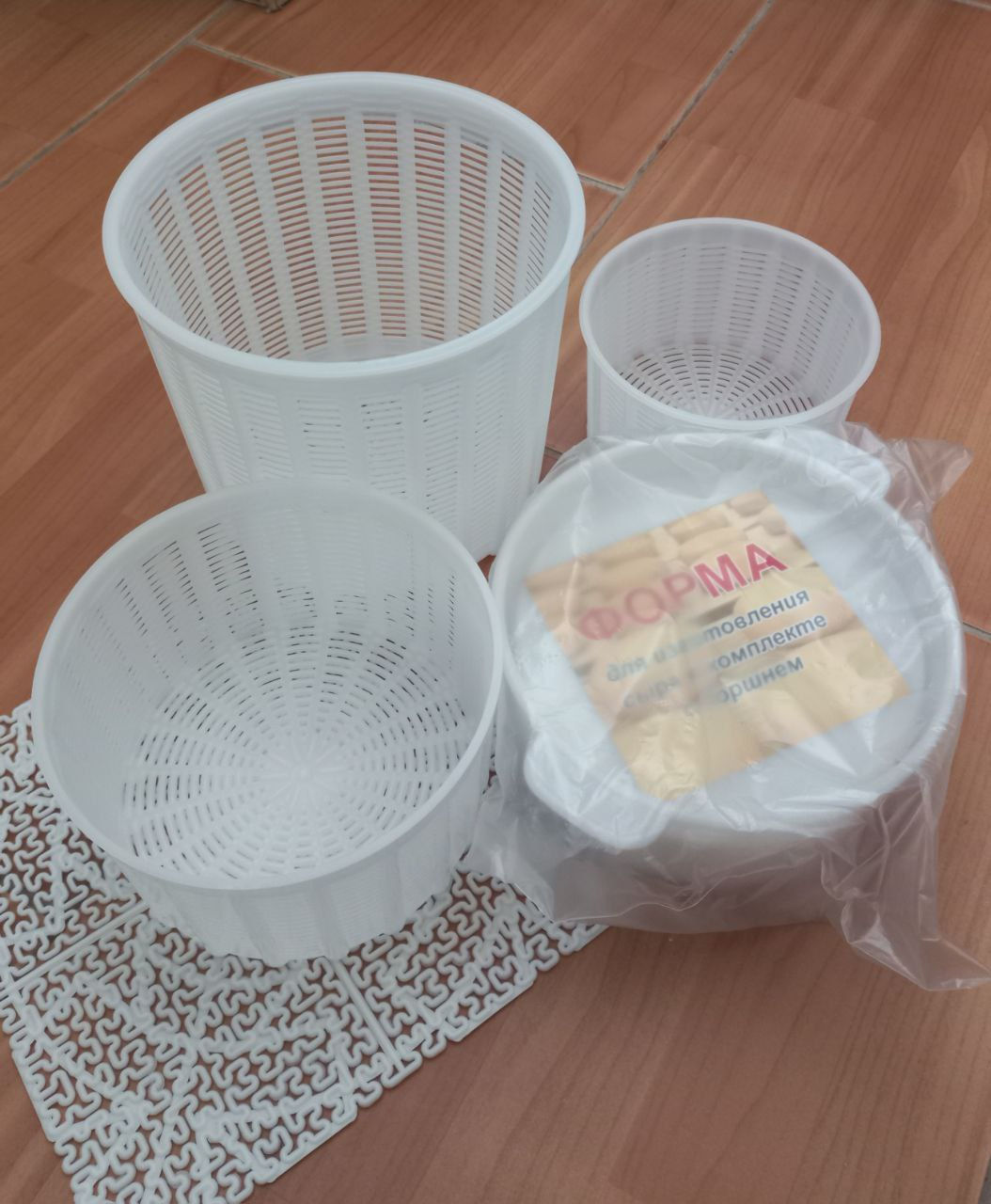 Формы для сыра 0,6л, 1,2л, 1,5л, 2,8л, дренажные коврики, forme pentru brânză foto 0