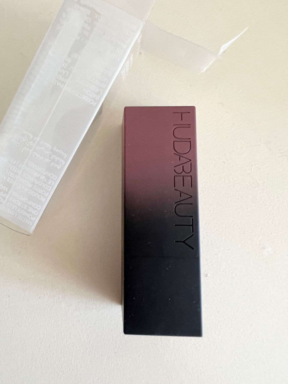 ruj Huda Beauty paleta farduri fond de ten H&M highlighter Wet burete ...