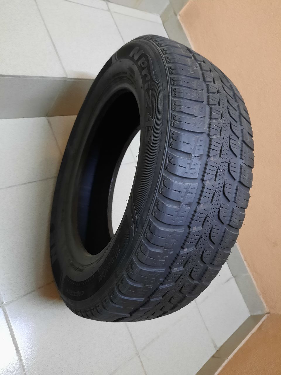 Vind un cauciuc Nexen R15 195/65