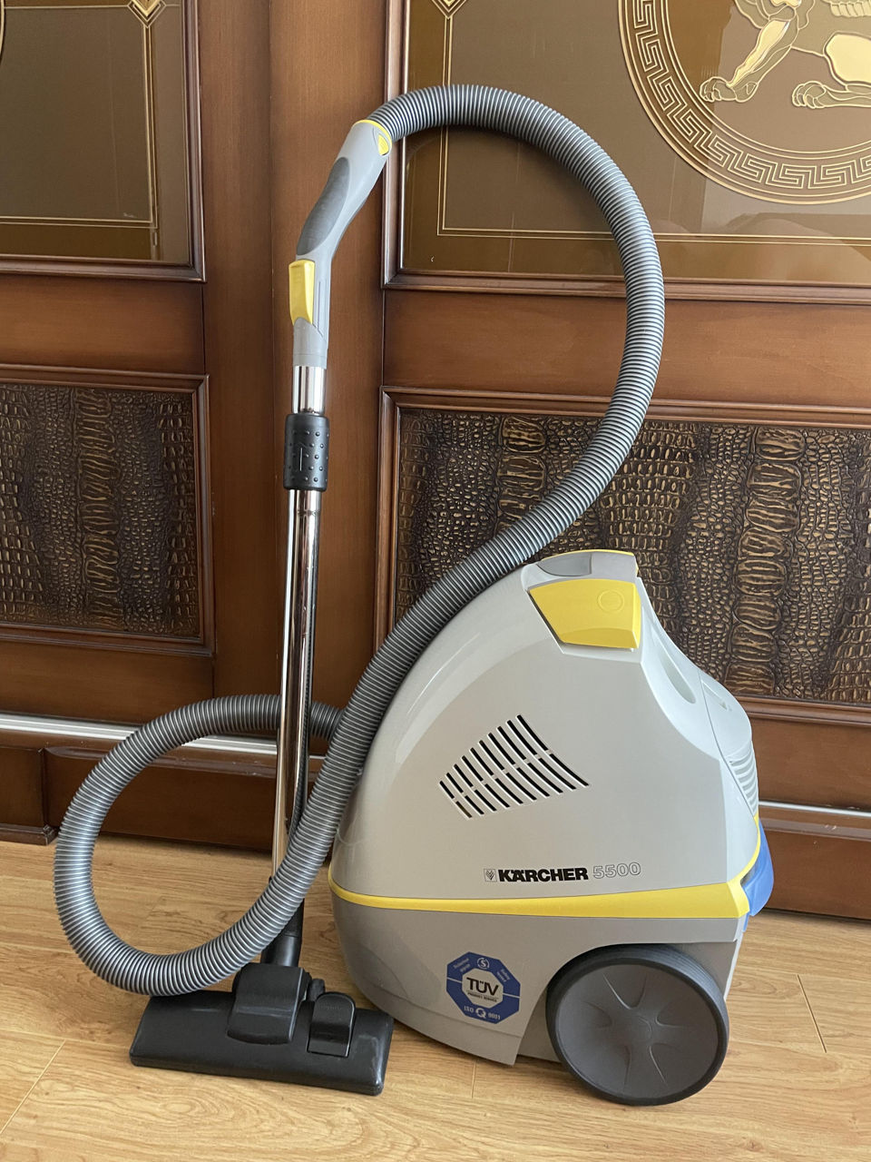 Karcher DS 5500 с аква фильтром