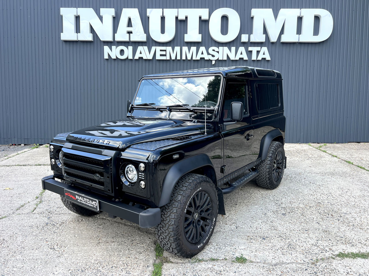 Land Rover Defender 2011 — 1