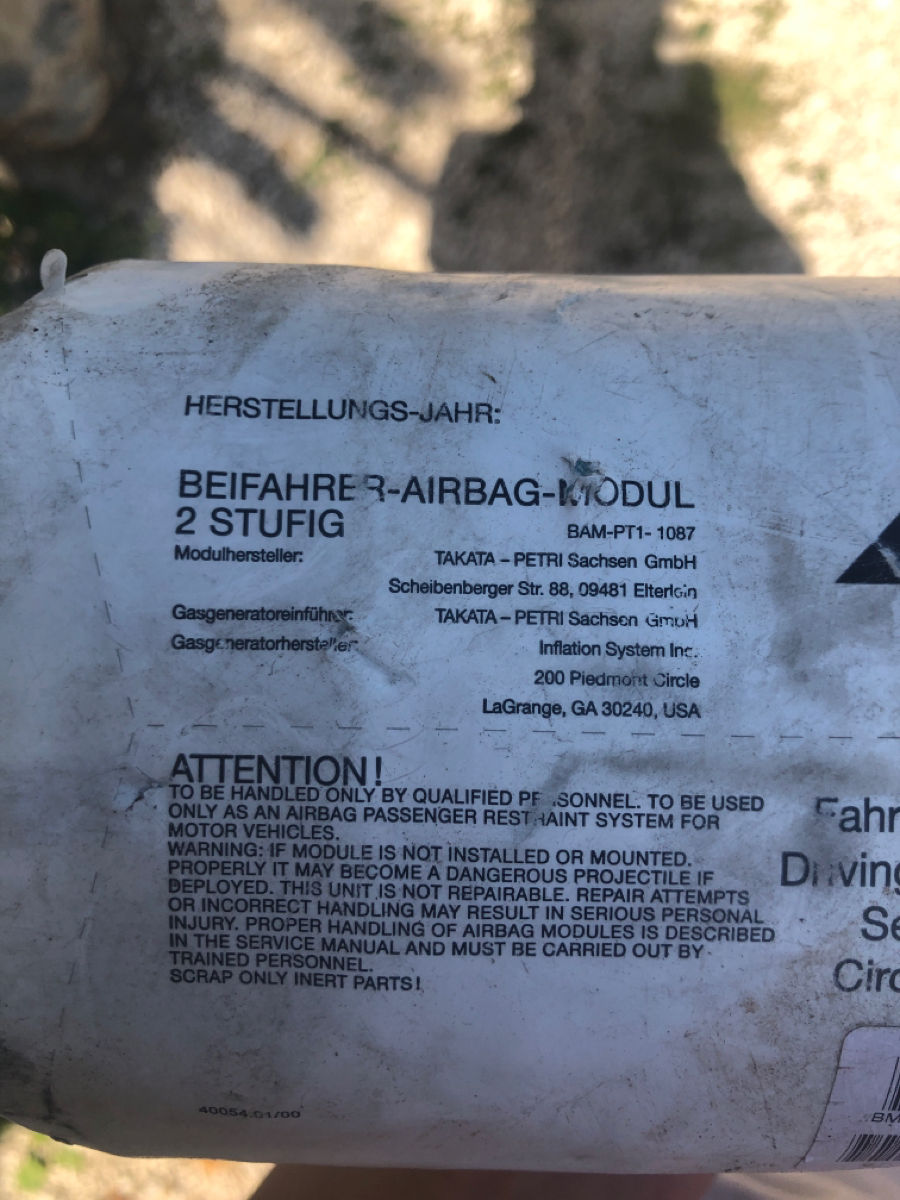 Modul airbag pasager fabricat de Takata - Petri Sachsen GmbH, cu marcaje pentru BMW. foto 1