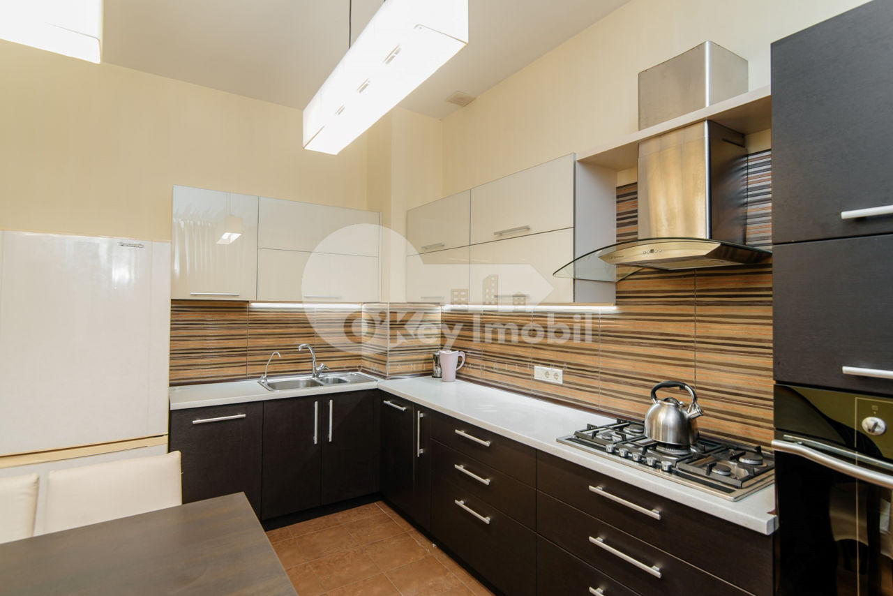 Apartament cu 3 camere, 130 m², Centru, Chișinău foto 1