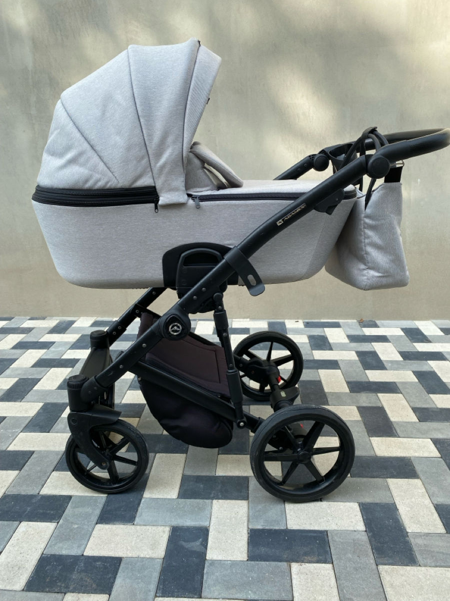 Carucior Adamex Mobi Air 2 în 1 model 2022.