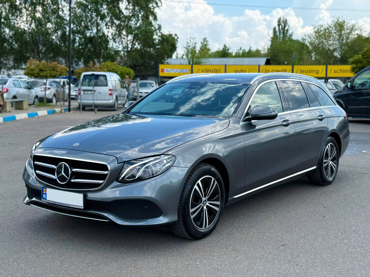 Mercedes E-Class фото 0