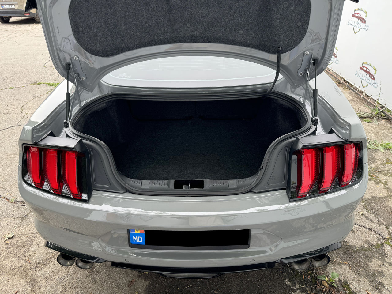 Ford Mustang фото 16