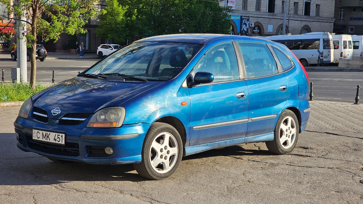 Nissan Almera Tino 2000 г. с пробегом 198000 км, Бензин, 2699 €