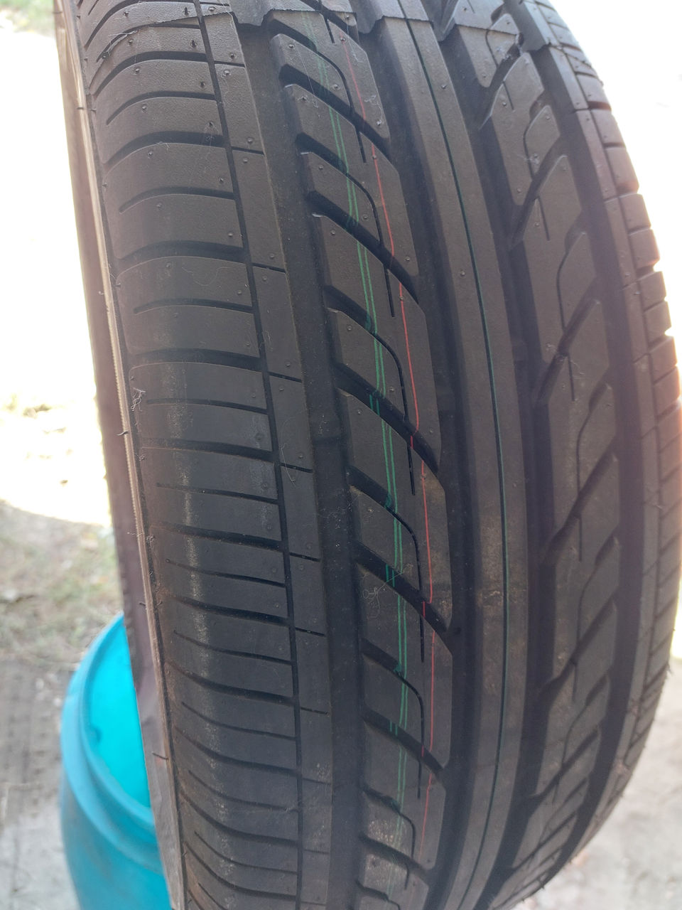 215/60 R16 продам резину 1 штука, под запаску или для других целей. фото 1