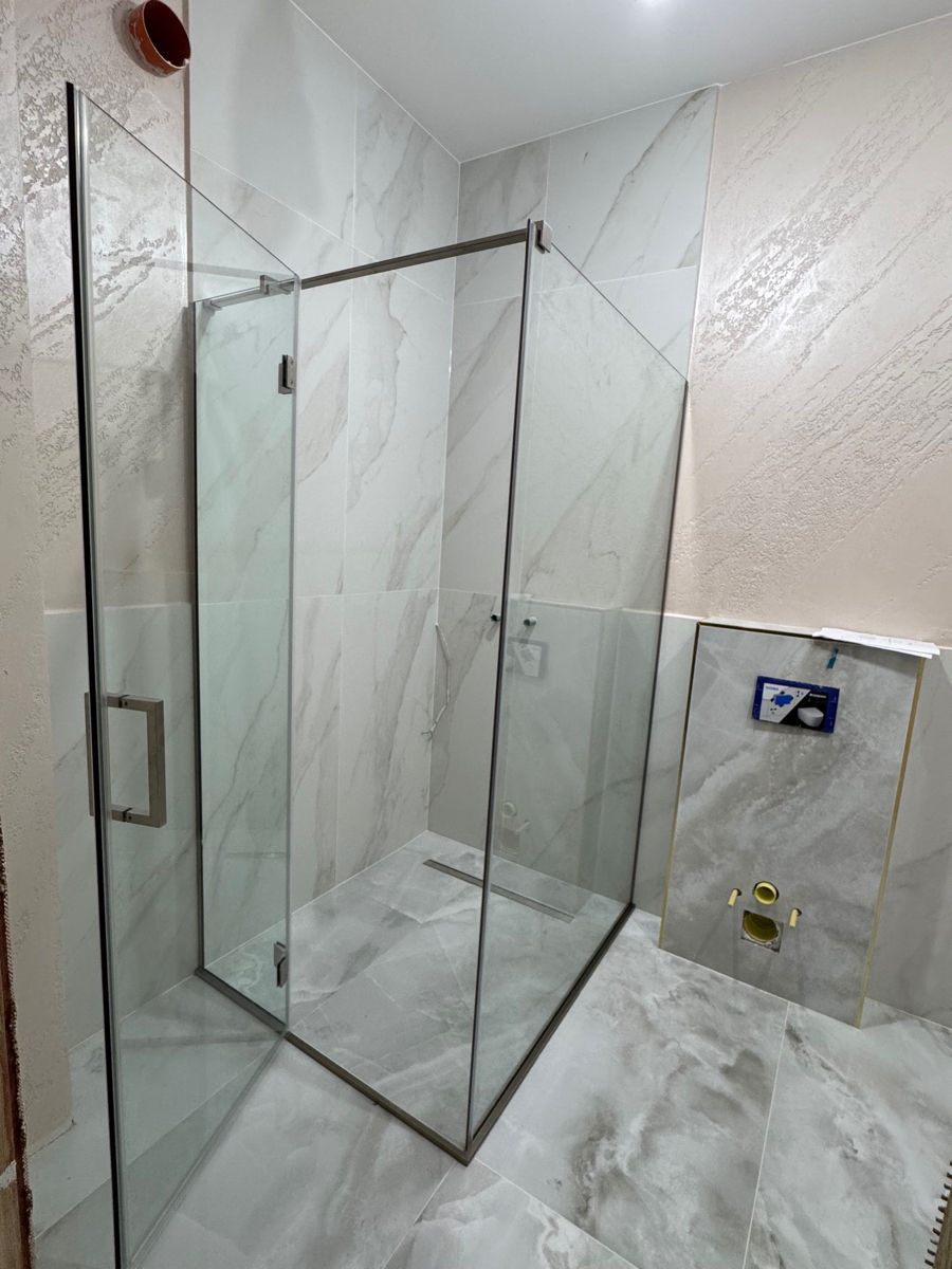 Стеклянные душевые кабины, перегородки, ограждения. фото 4