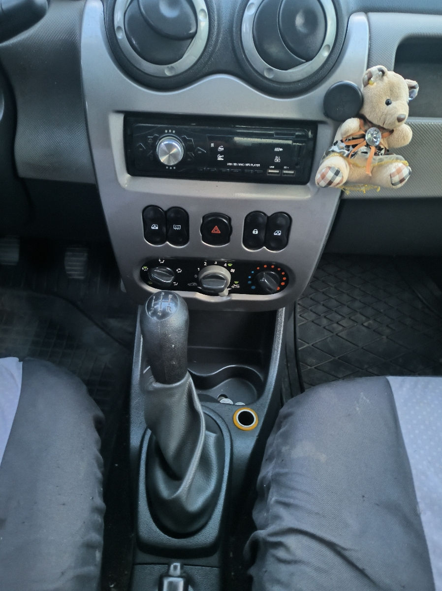 Dacia Logan foto 8