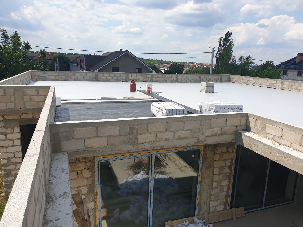 Transformă-ți casa cu un acoperiș plat modern și eficient. фото 4