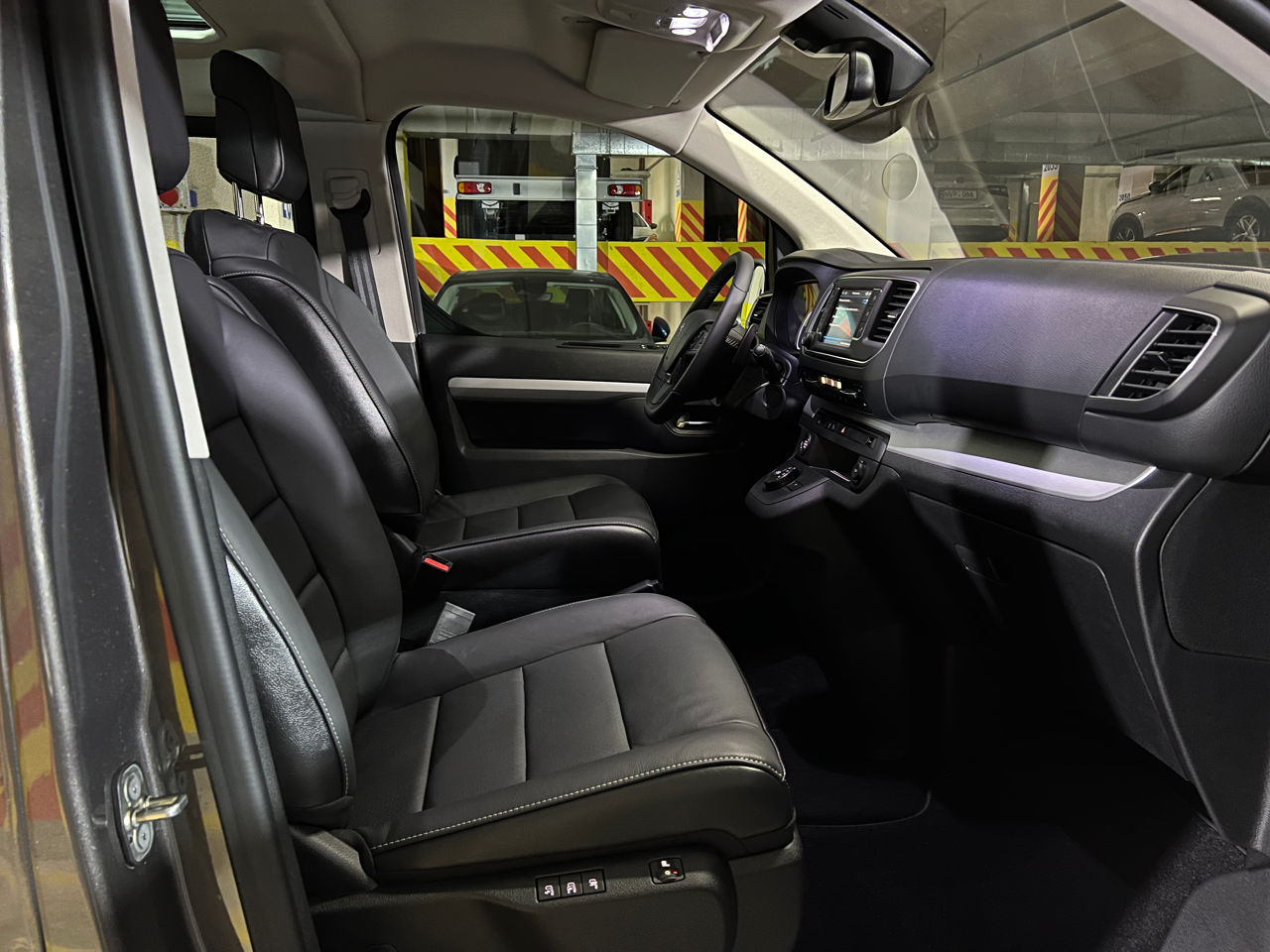 Peugeot Traveller foto 17