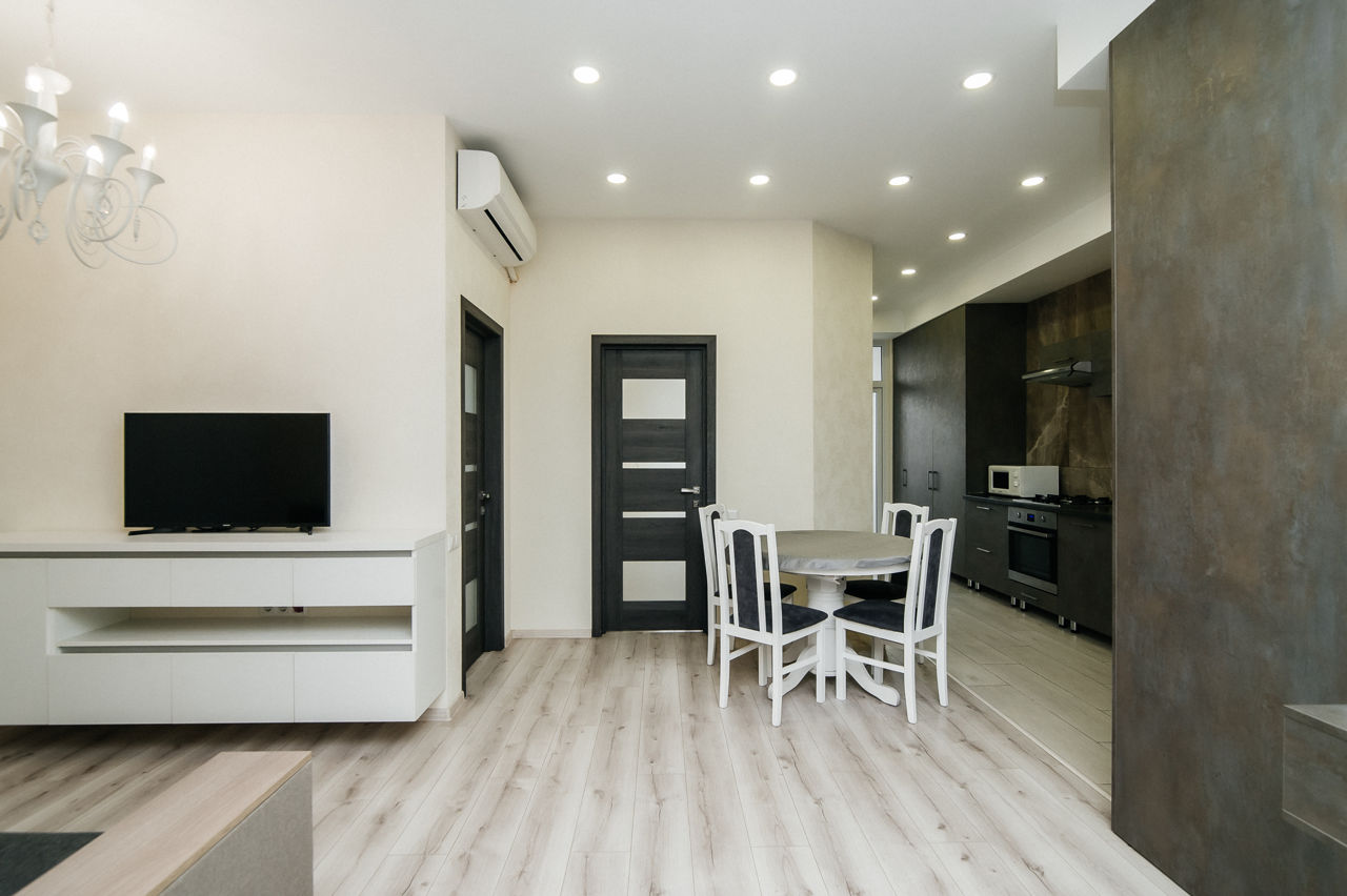 Apartament cu 3 camere, 68 m², Centru, Chișinău foto 0