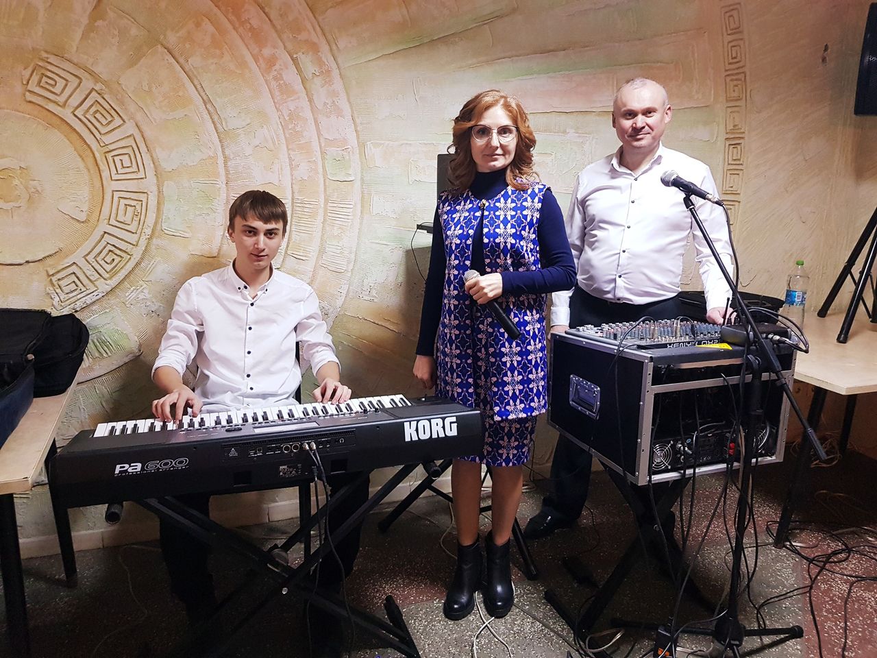 Dj-muzica pentru petrecere+solista,solist,nunta,cumatrie,petrcere,ceremonii foto 3