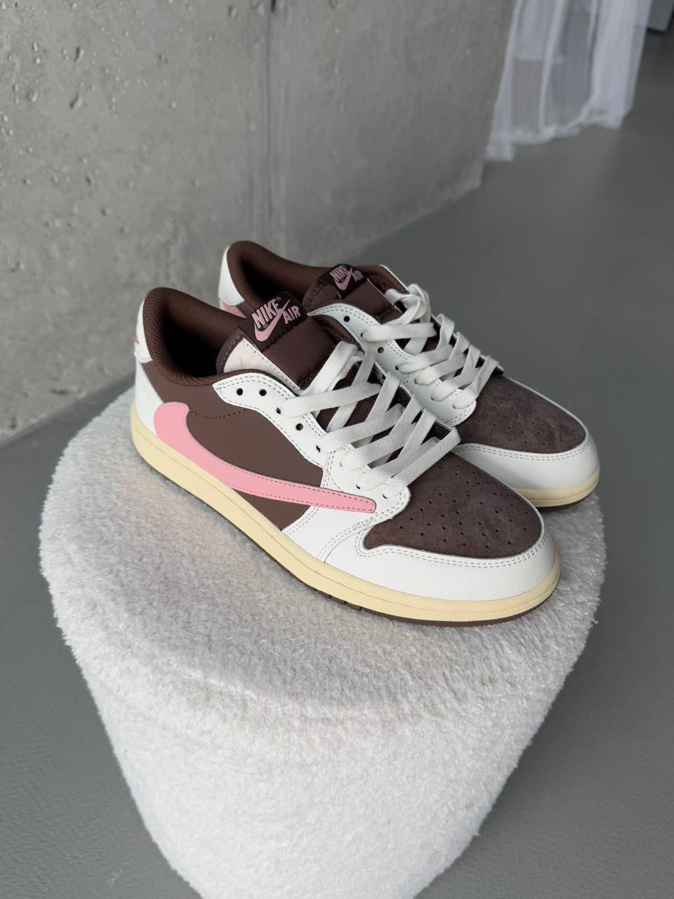 Nike Air Jordan 1 Low Dark Pony / Pink Oxford x Travis Scott фото 4