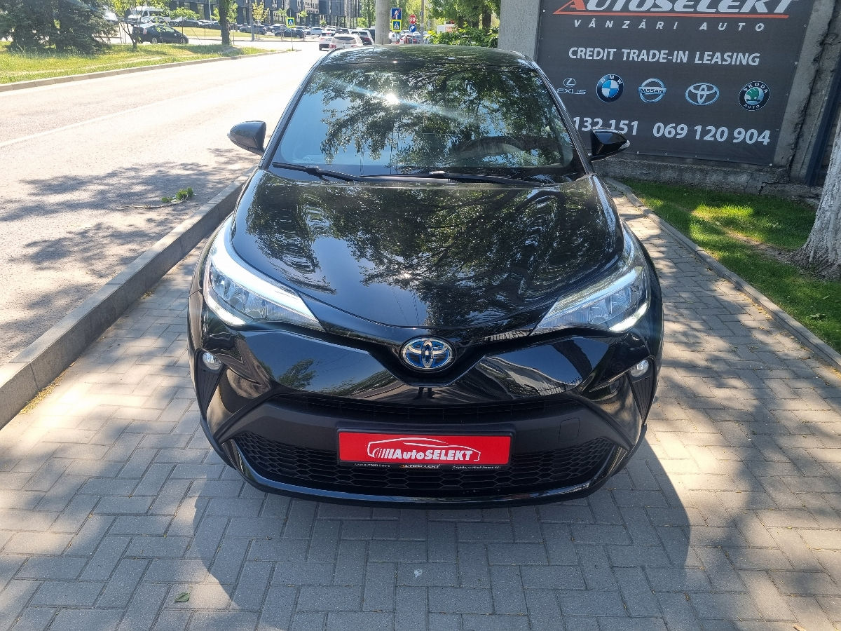 Toyota C-HR 2021 photo 2