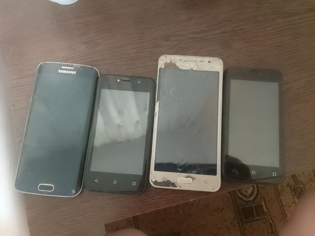 Смартфон 4 Фото