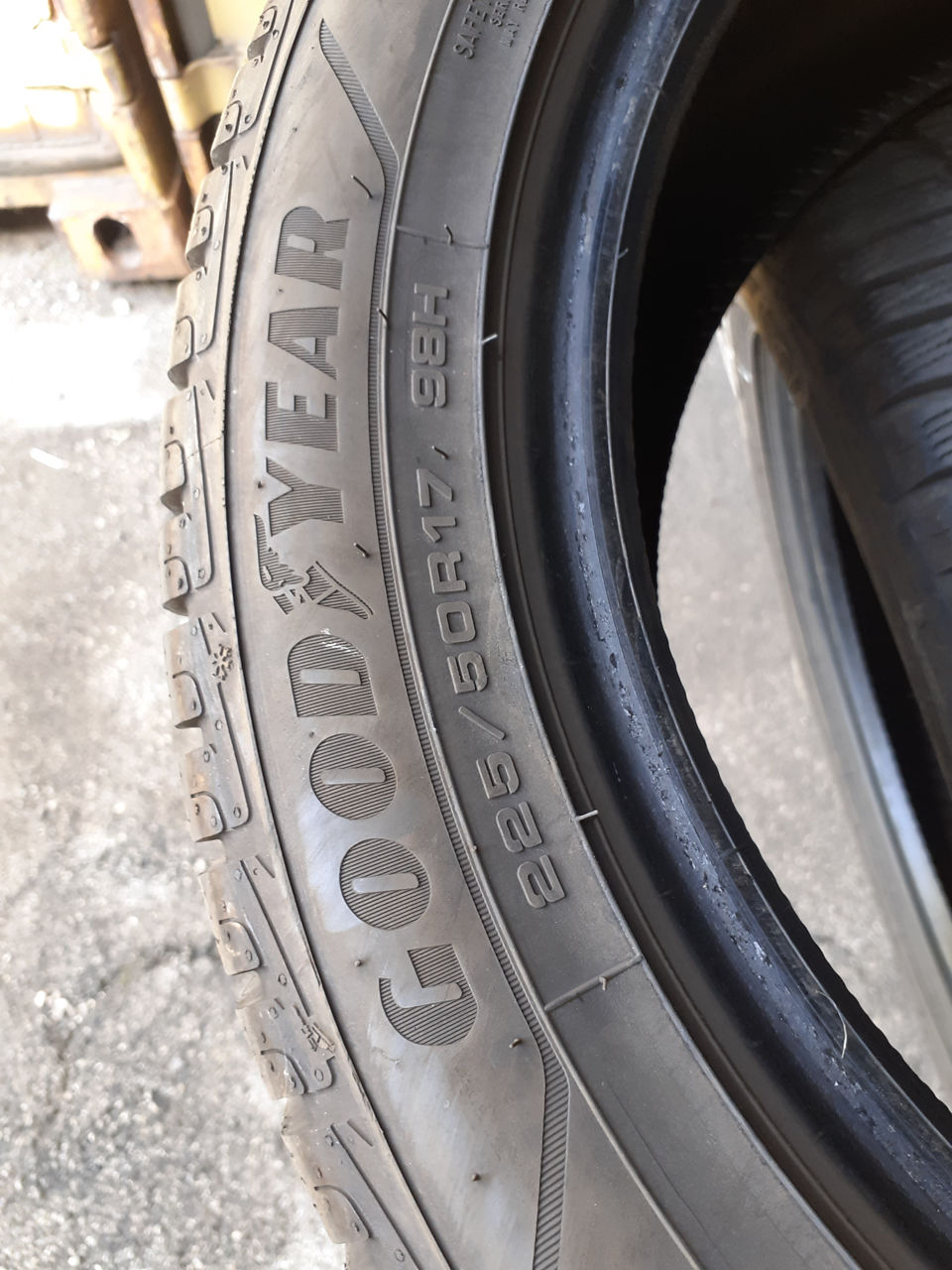 225 50 R17 2 cauciucuri Goodyear