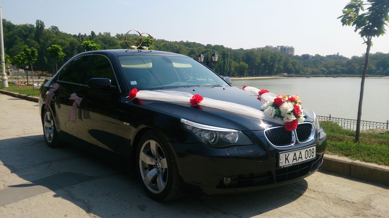 BMW! Красивая, комфортная машина! Есть две одинаковые машины. Весь день-  899 лей (Всё включено)