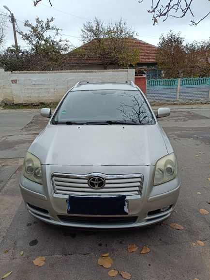 Toyota Avensis foto 0
