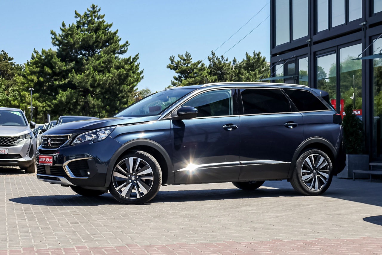 Peugeot 5008 фото 0