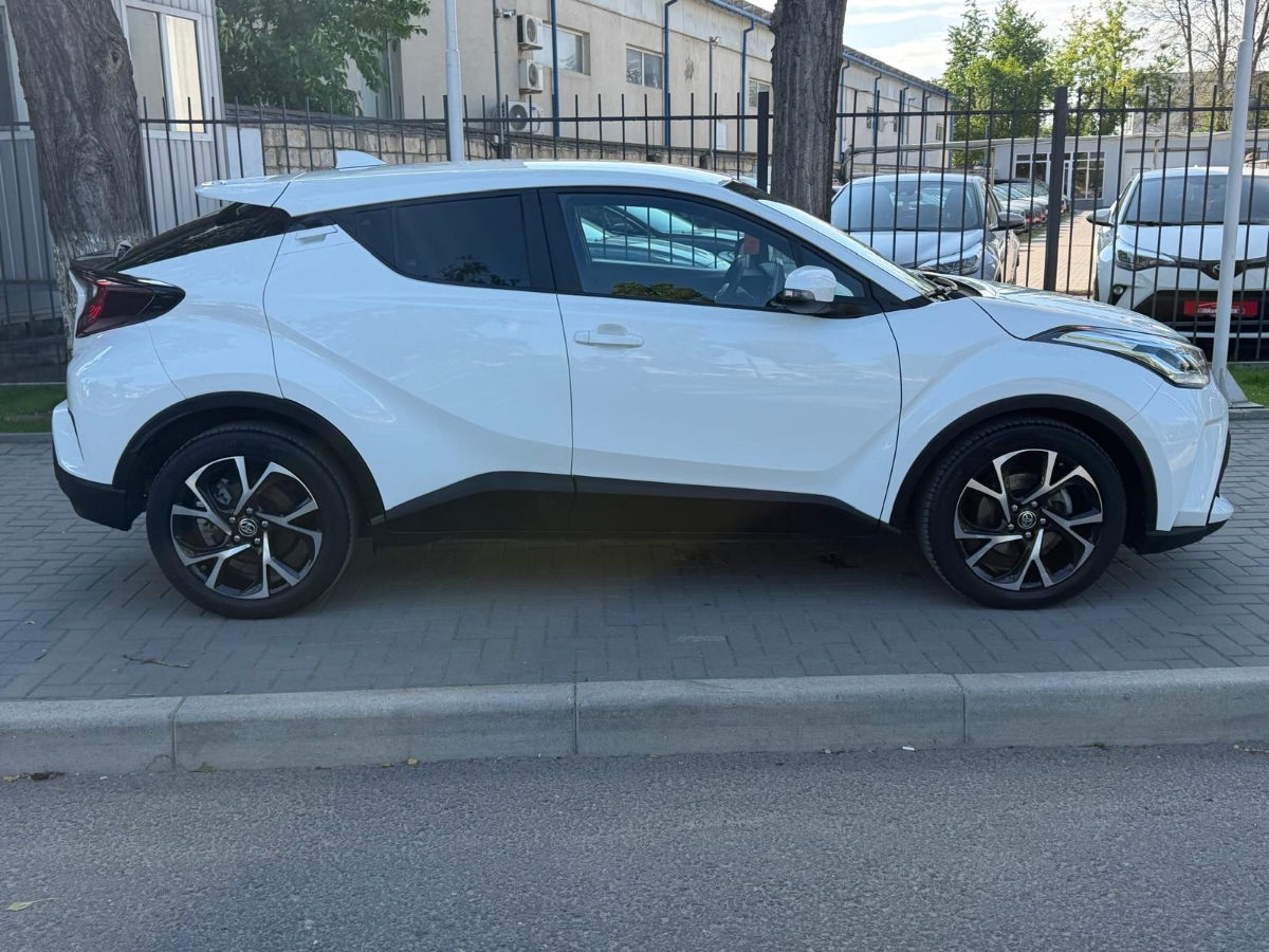 Toyota C-HR 2023 photo 4