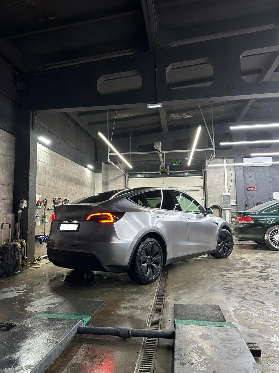 Tesla Model Y foto 1