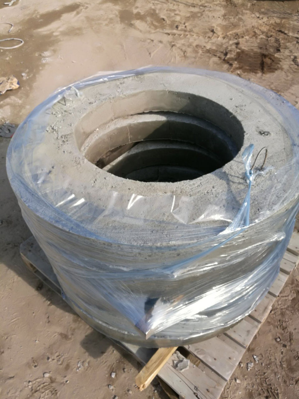 Producem tuburi din beton si capace pentru fantani, podete, canalizari etc. foto 5