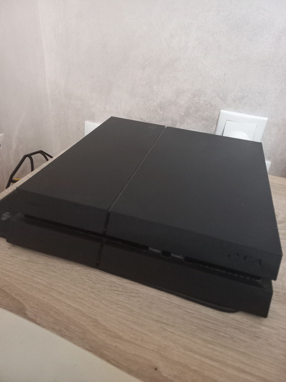 продам PlayStation 4