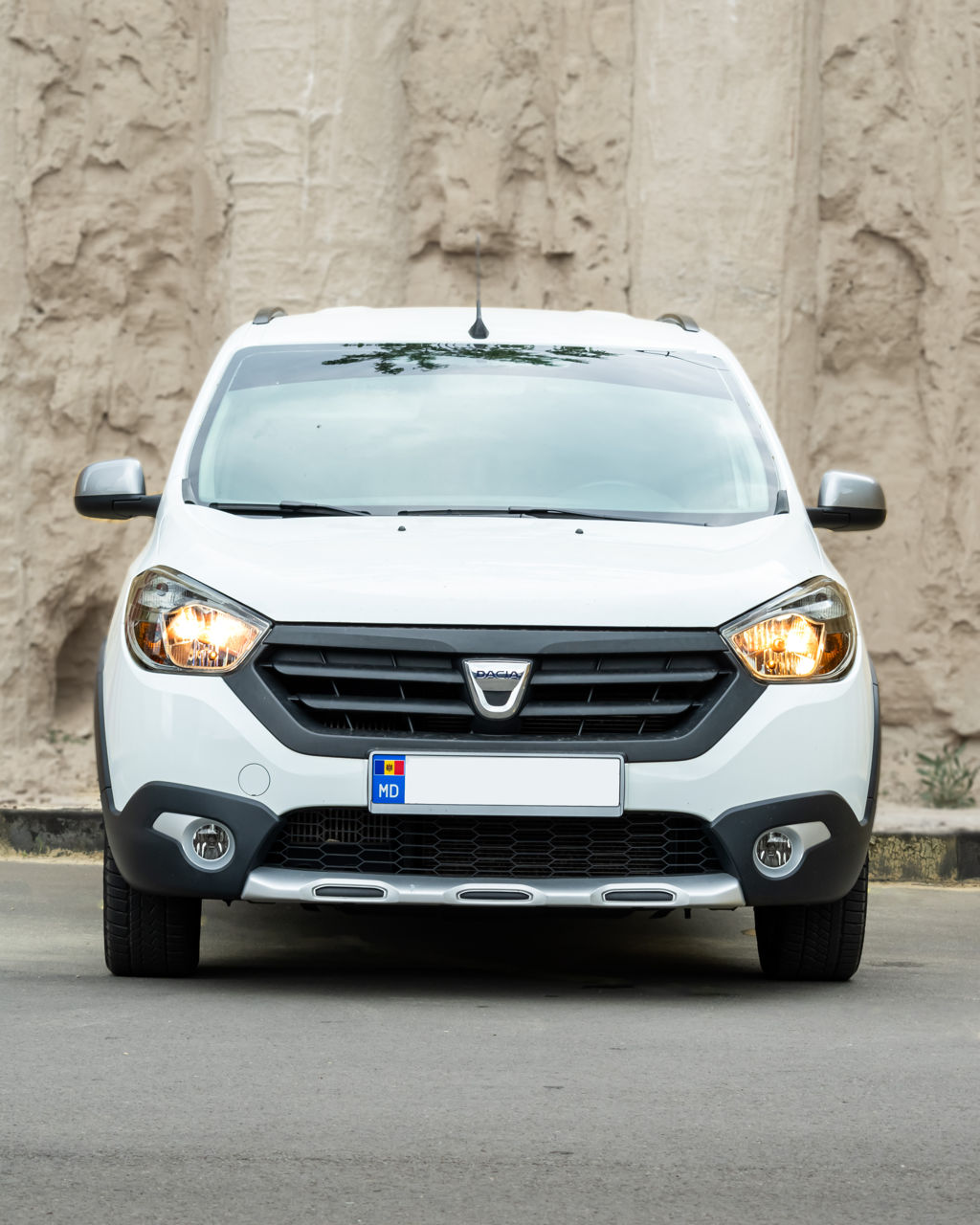 Chirie auto Chisinau/ Прокат авто / Dacia Lodgy 7 locuri foto 4