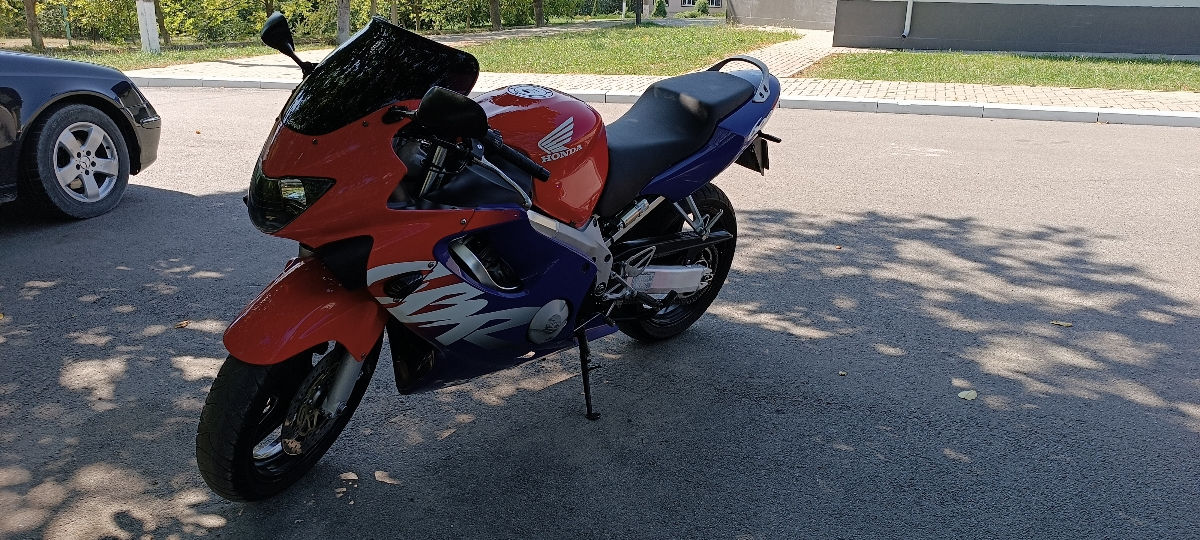 Honda CBR-600 F4 foto 5