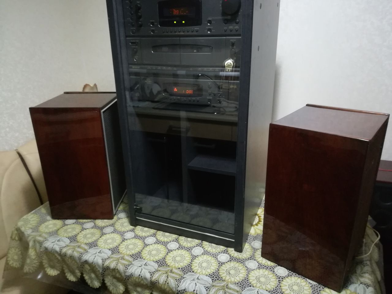 Schneider Hi Fi Germany стойка-тумбочка дешево