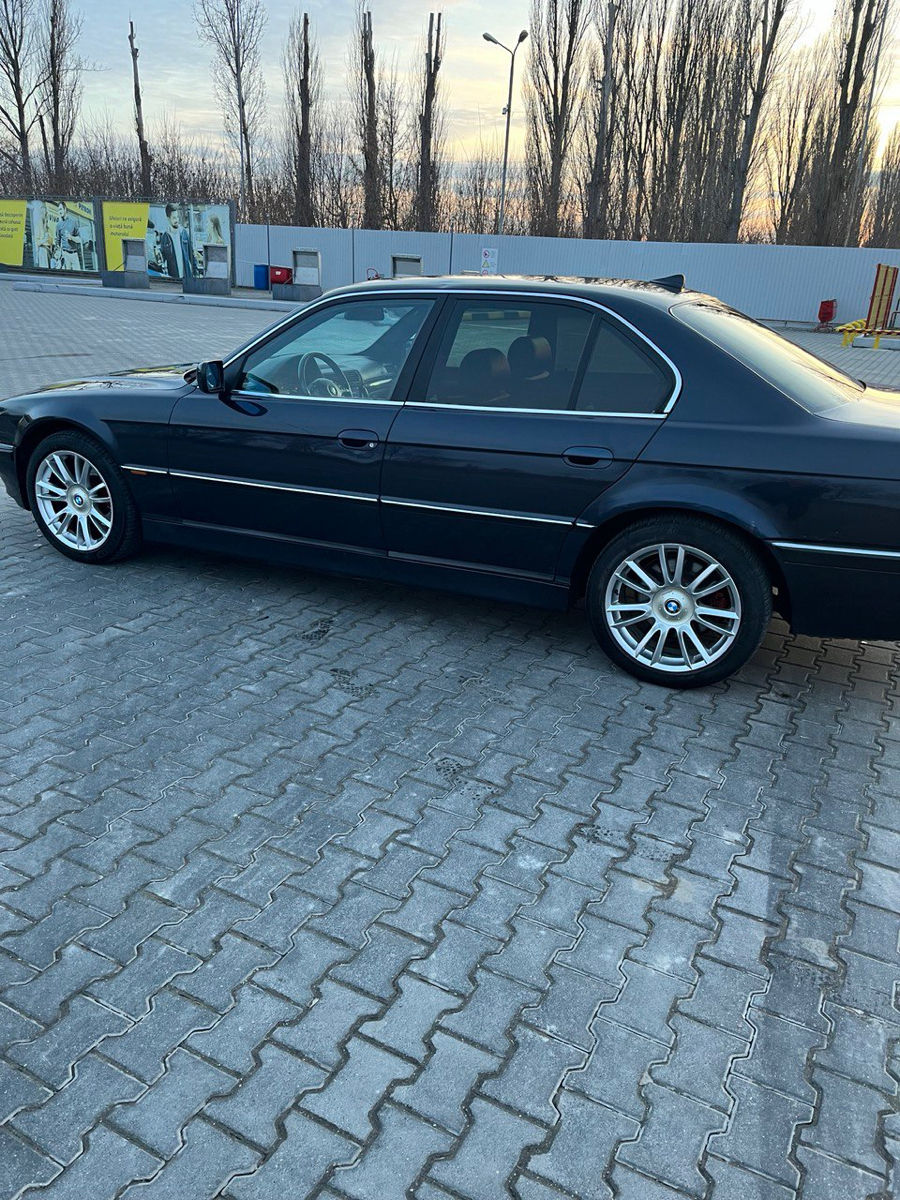 BMW 7 Series foto 7