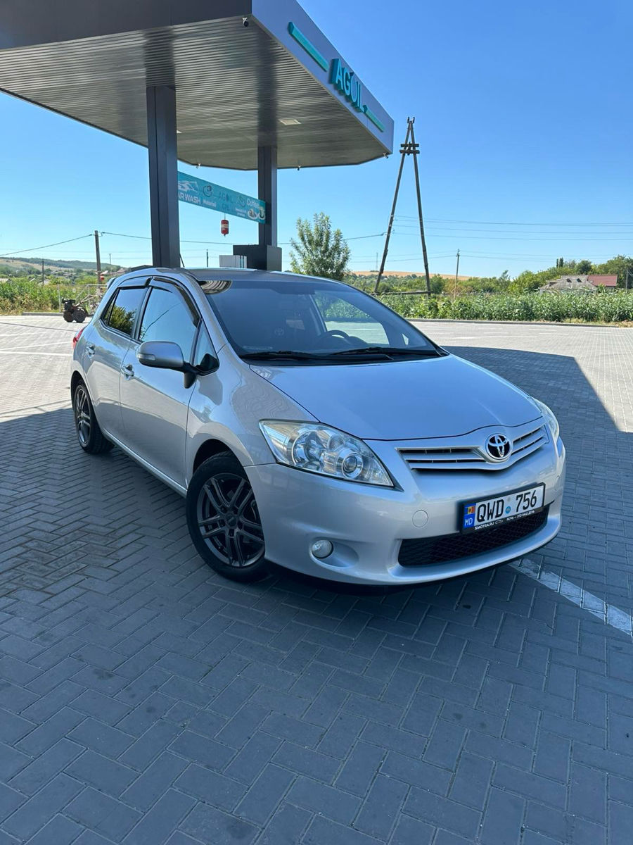 Toyota Auris фото 3