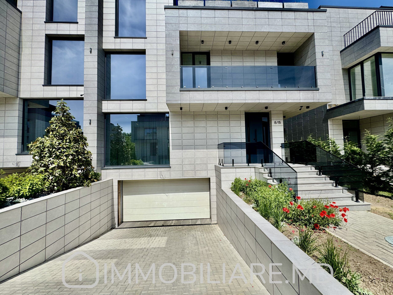 Casă cu 3 niveluri, sect. Botanica (Poiana Pinului)