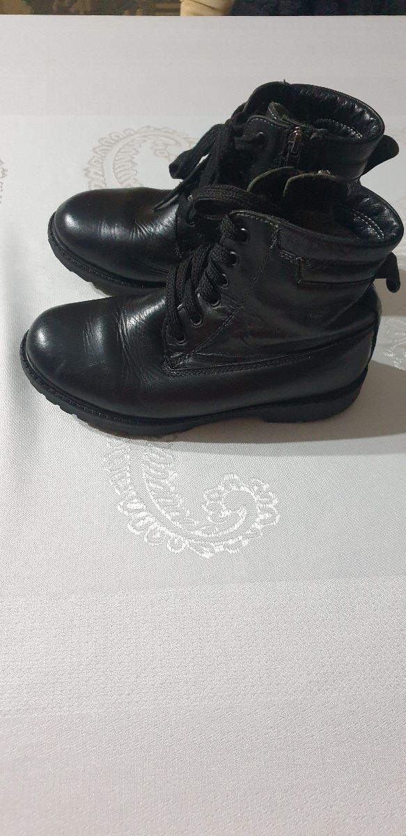 Incaltaminte pentru copii din piele naturala stare foarte bună marimea 33 . foto 1