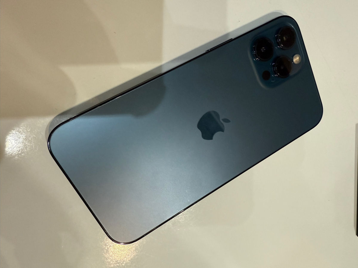 Продаю IPhone 12 Pro Max 265GB (Pacific Blue). Коробка и шнур зарядочный в наличии. фото 2