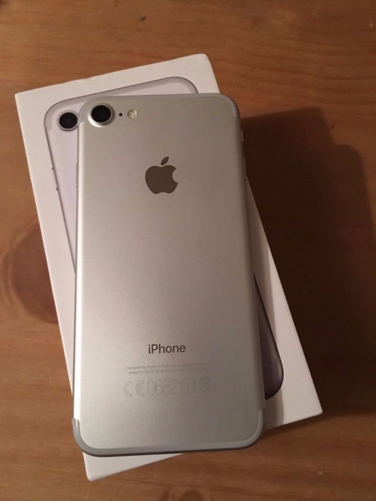 Apple iPhone 7 32GB Silver - 399 евро гарантия . Как новый