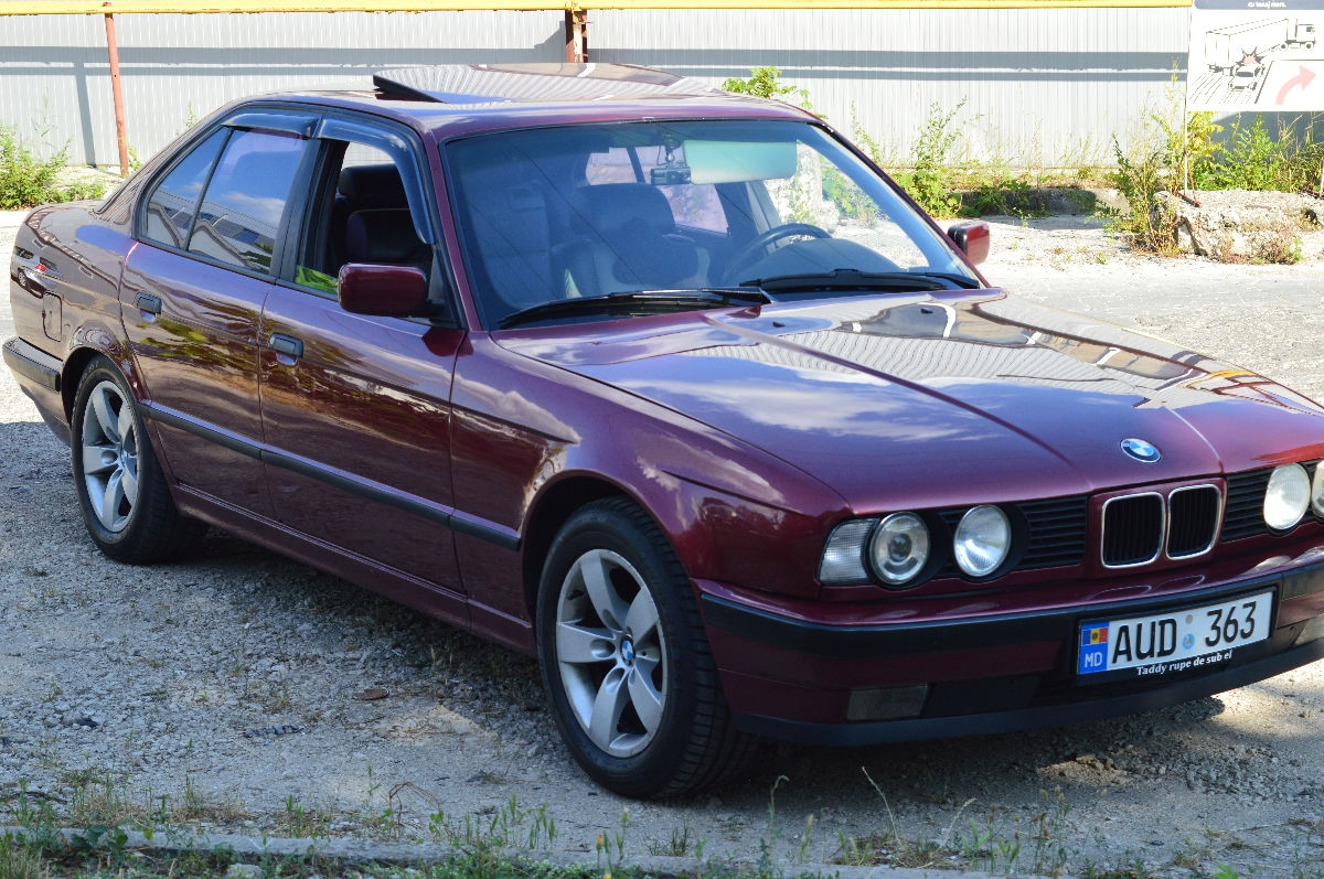 BMW 5 Series foto 0