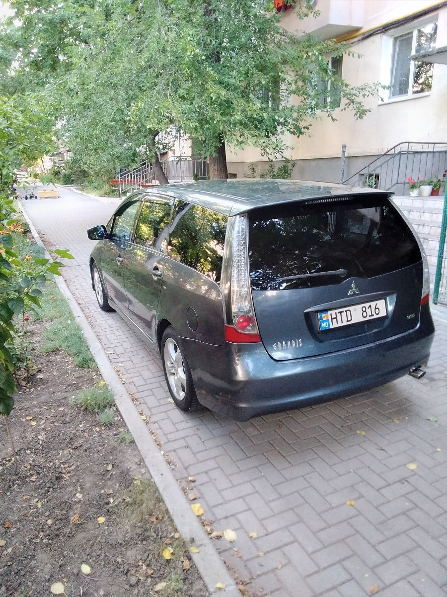 Mitsubishi Grandis foto 4