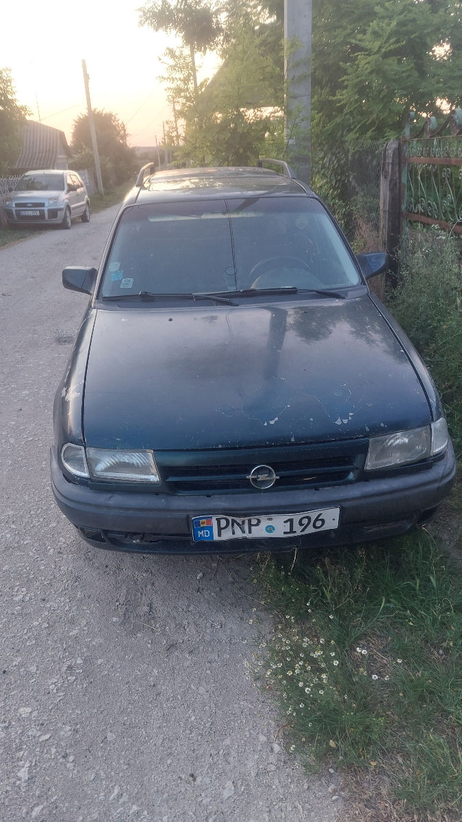 Opel Astra фото 0