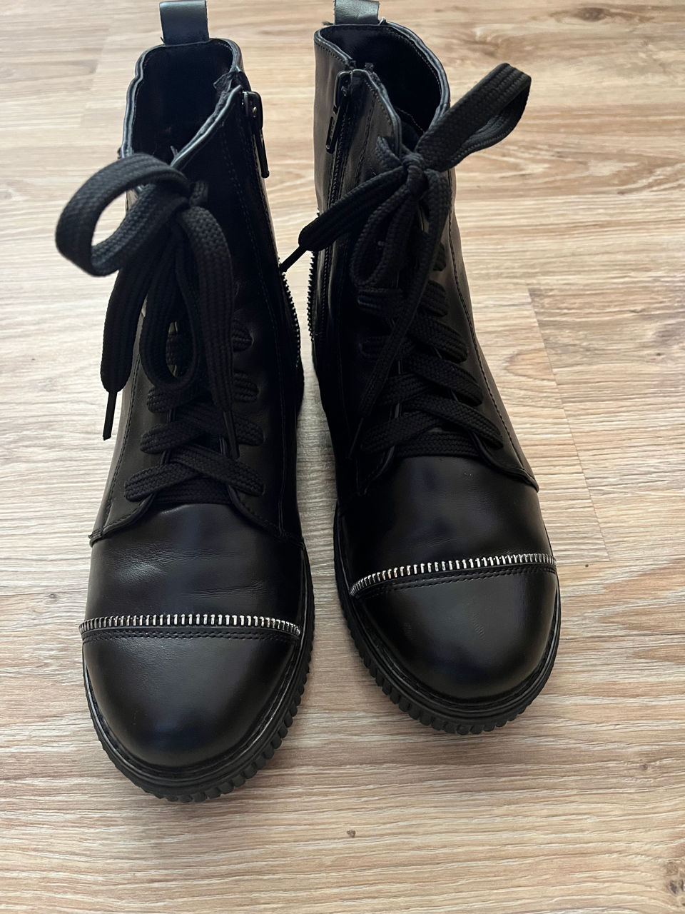 Продам кожаные зимние ботинки