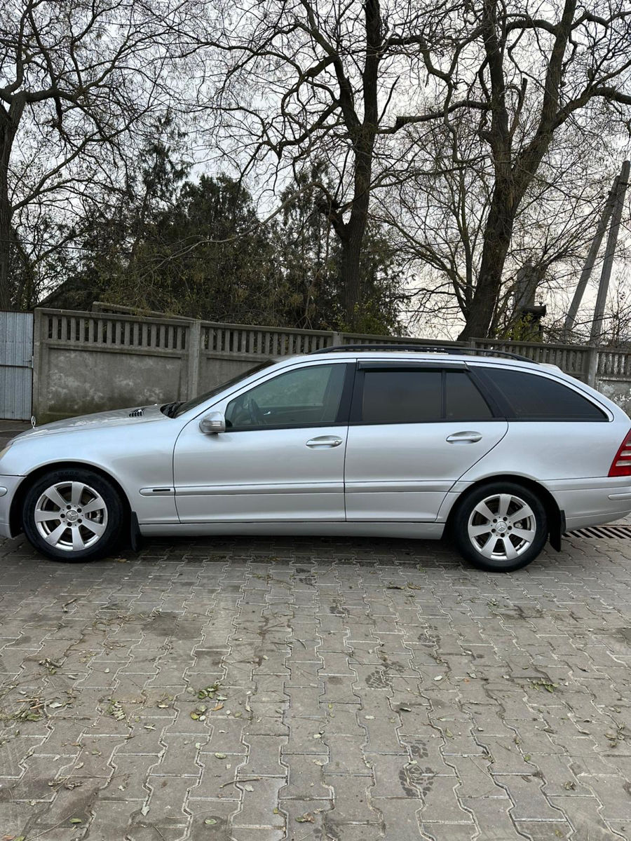 Mercedes C-Class foto 2