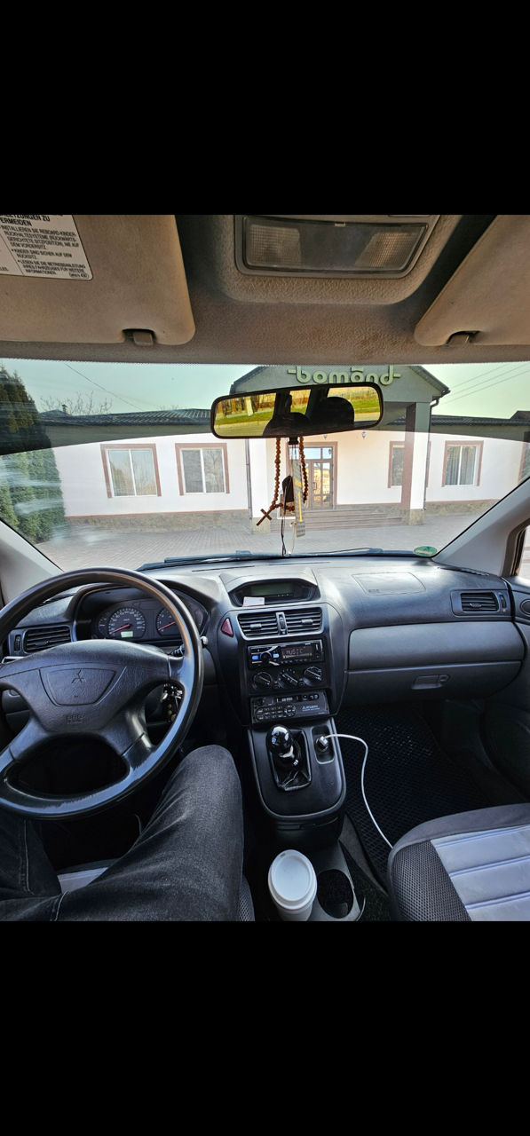 Mitsubishi Space Wagon фото 4