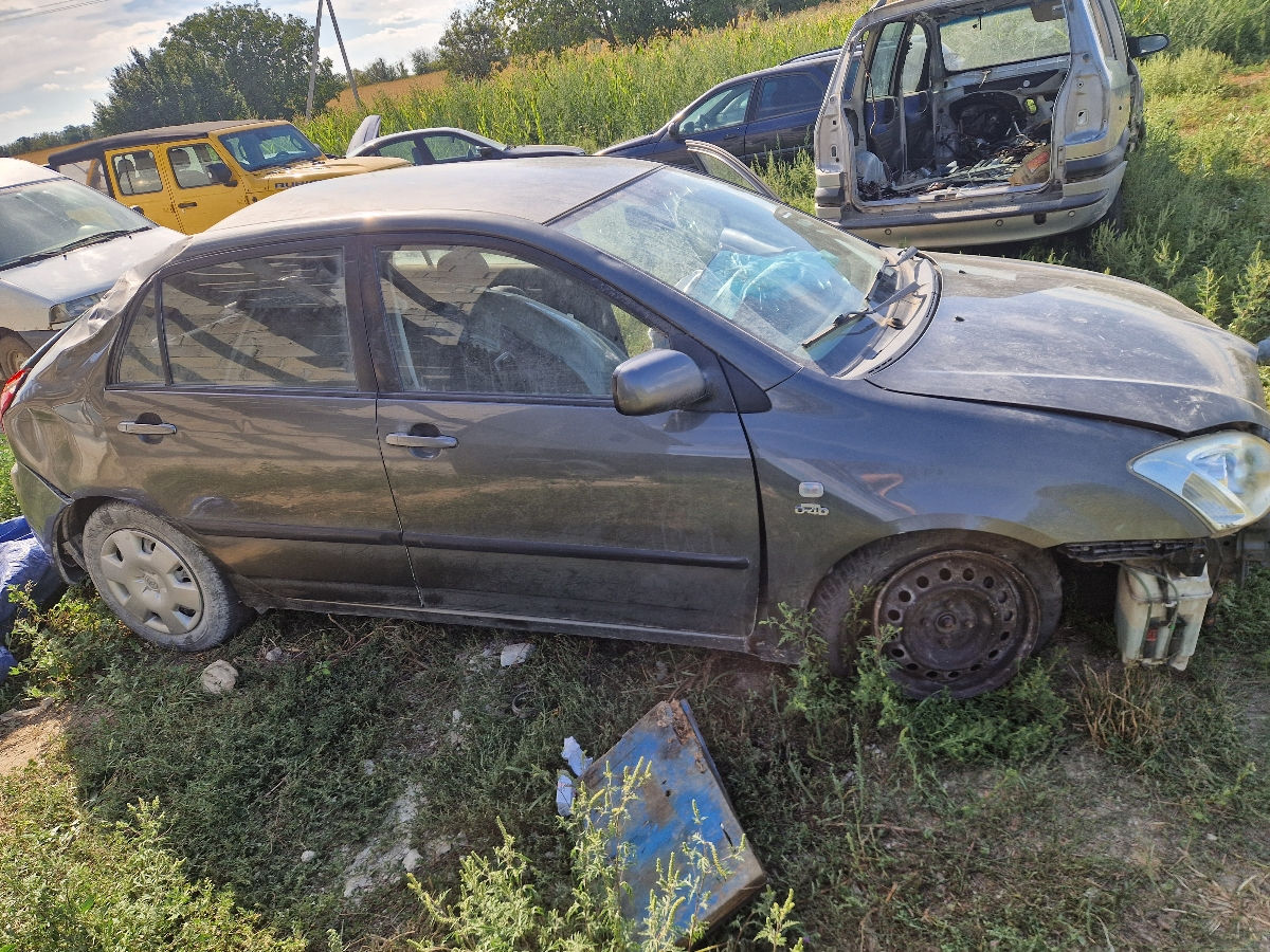 Toyota Corolla an. 2004 cu rulaj 10000 km, Diesel, 800 €