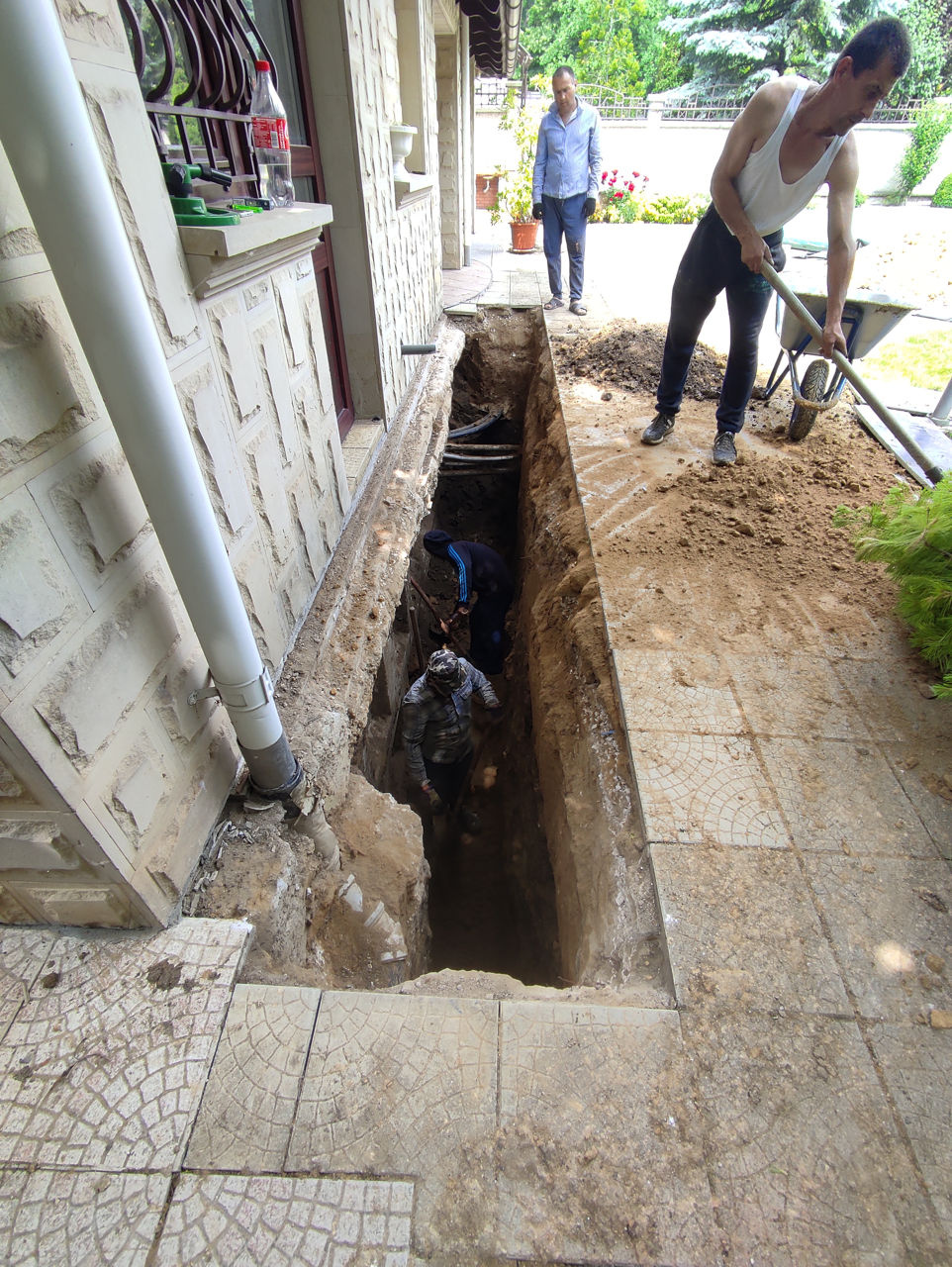 Sapam pentru hidroizolare Копаем под гидроизоляции foto 8