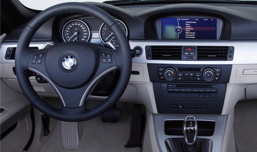 Камера заднего вида на штатный монитор BMW. Установка доп. оборудования на любые авто! фото 2