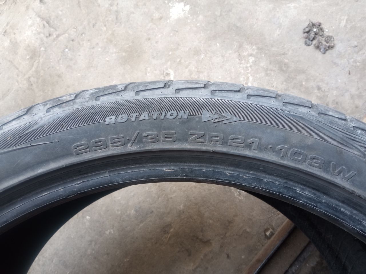 295/35r21
