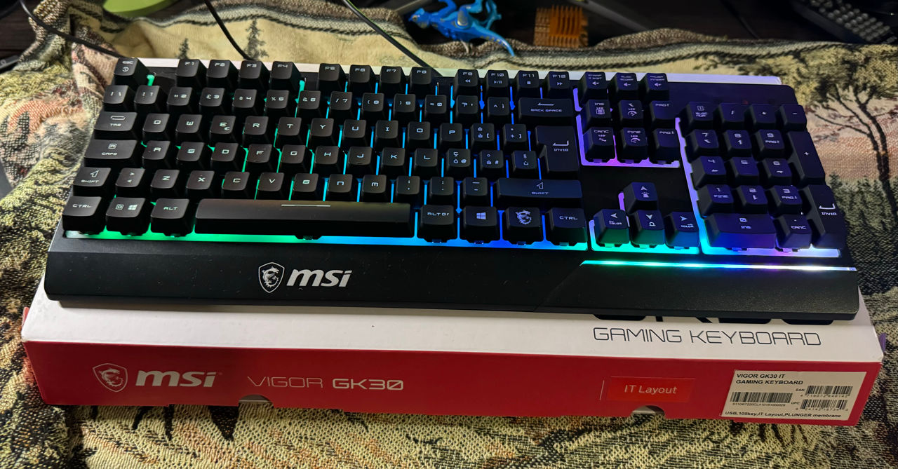 Игровая клавиатура MSI GK30 новая, IT раскладка.