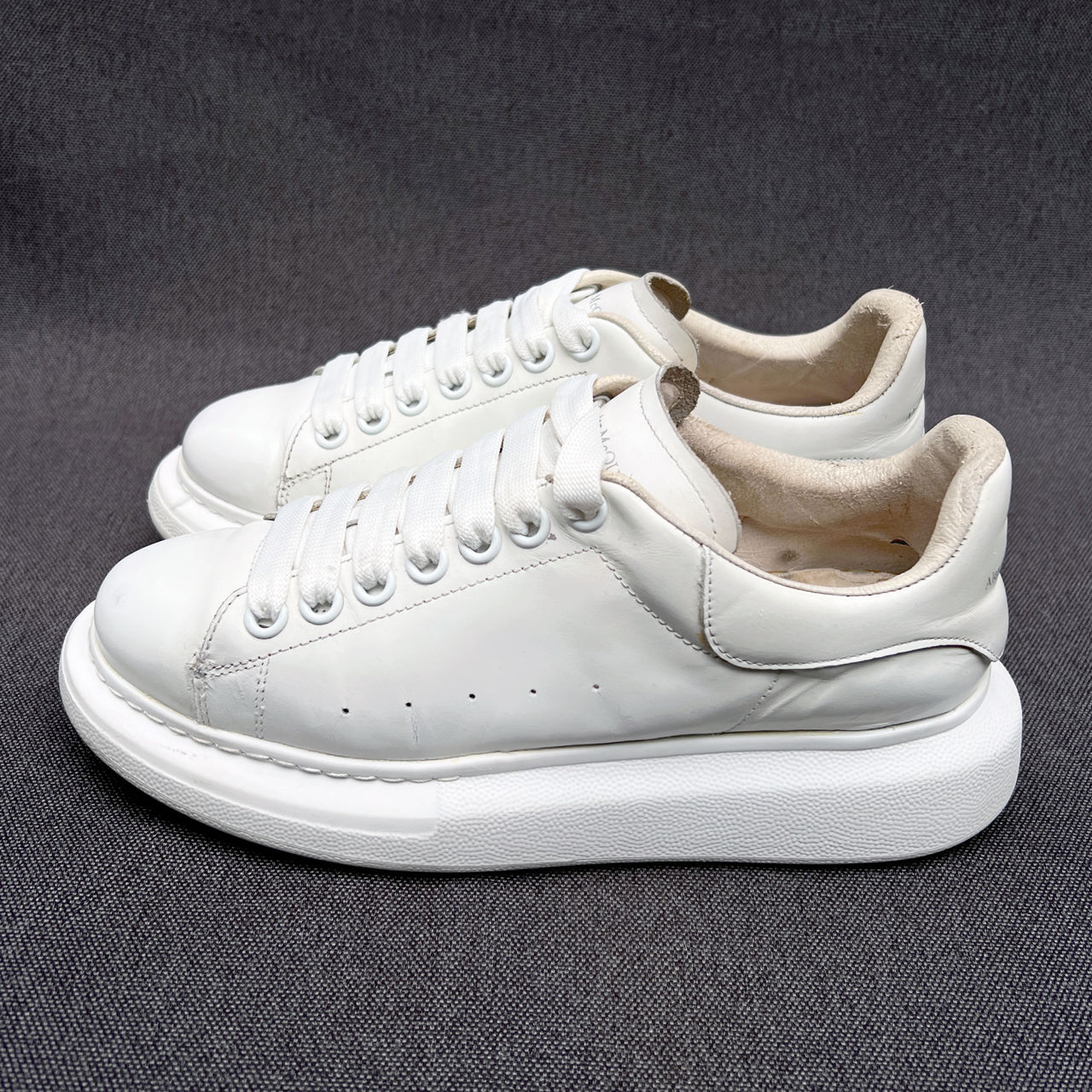 Alexander McQueen Oversized Sneakers. Размер 38. Оригинал. В хорошем состоянии. foto 1